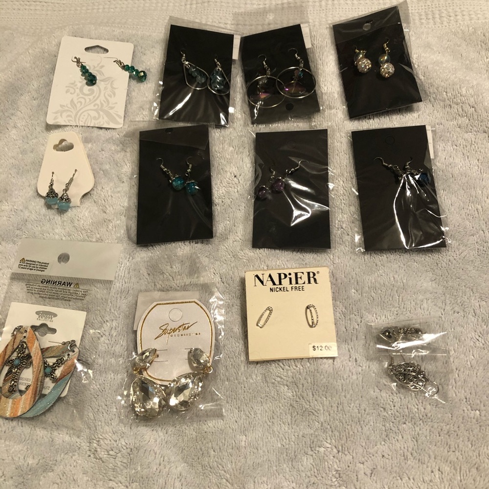 Bundle of 13 pairs of earrings